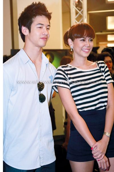 แอลลี่ ชอบ พี่เป๋า มากๆค่ะ น่ารัก ง่ะ