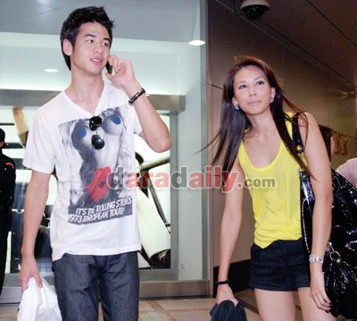 แอลลี่ ชอบ พี่เป๋า มากๆค่ะ น่ารัก ง่ะ