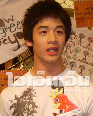 แอลลี่ ชอบ พี่เป๋า มากๆค่ะ น่ารัก ง่ะ