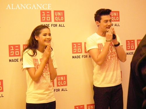 ภาพพี่โดม - น้องญาญ่า จากงานแกรนด์โอเพนนิ่ง ยูนิโคล่
