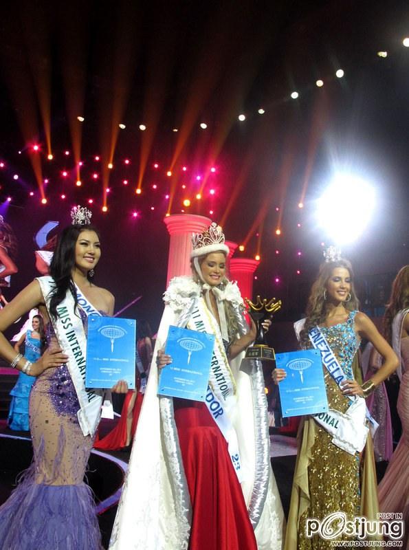 Miss International 2011 สาวไทยเข้ารอบ Top 15 พร้อมรางวัลชุดประจำชาติยอดเยี่ยม !!!