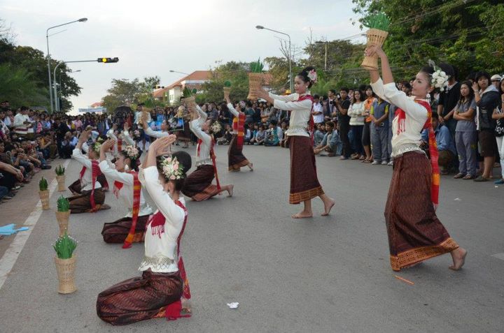 ขบวนแห่งานลอยกระทง มมส จัดยิ่งใหญ่