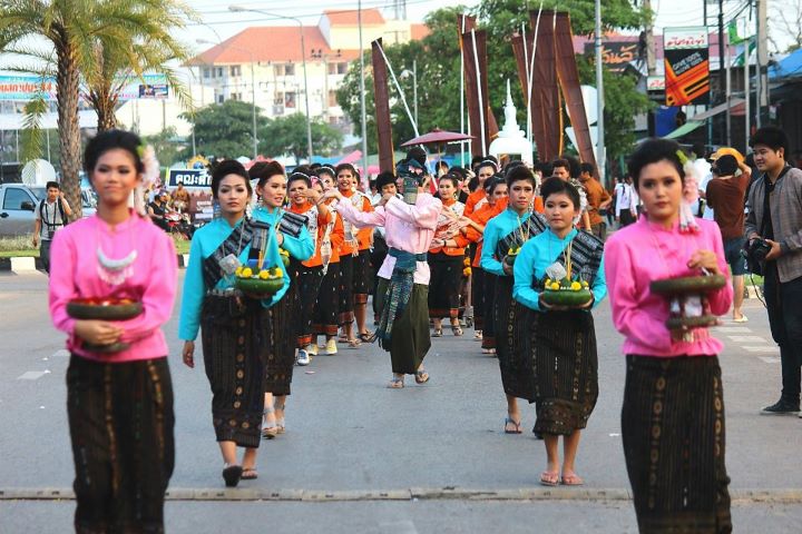 ขบวนแห่งานลอยกระทง มมส จัดยิ่งใหญ่