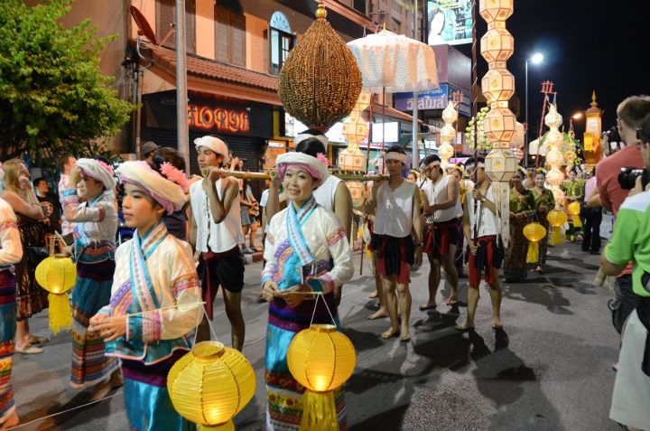 ขบวนโคม มหาวิทยาลัยเทคโนโลยีราชมงคลล้านนา
