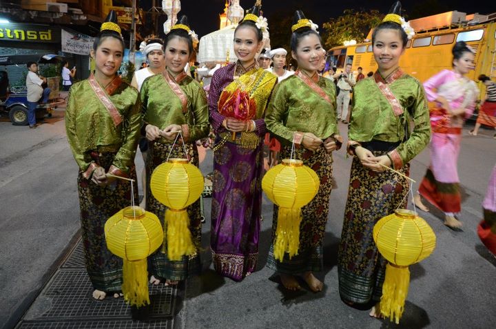 ขบวนโคม มหาวิทยาลัยเทคโนโลยีราชมงคลล้านนา