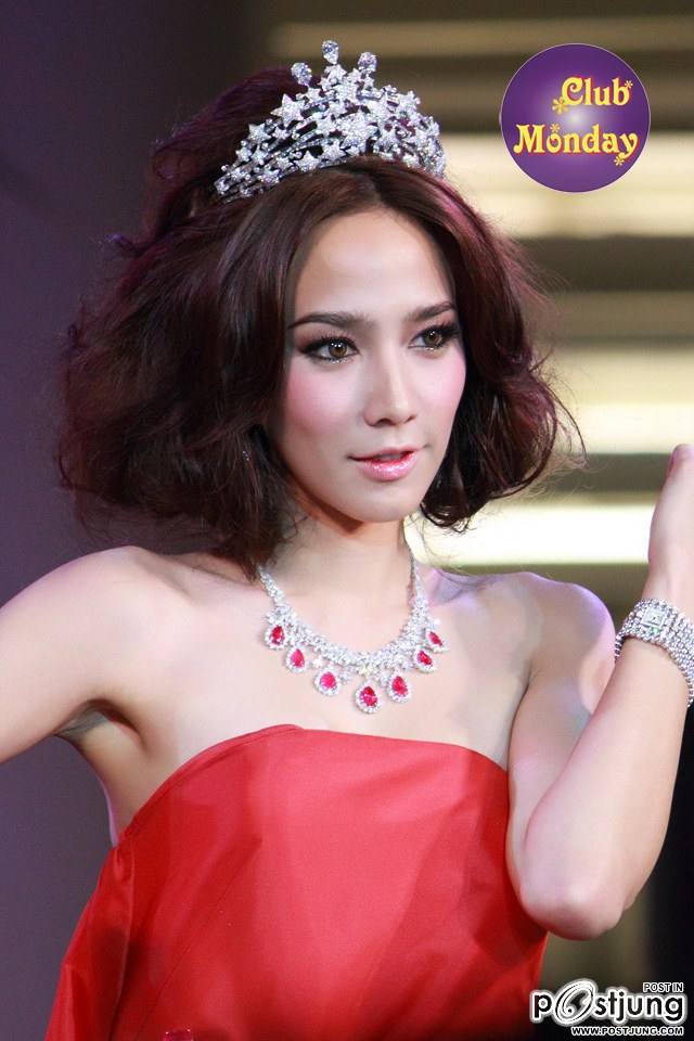 "พัชราภา"สวยๆไปกับชุดสีเเดง!!!!