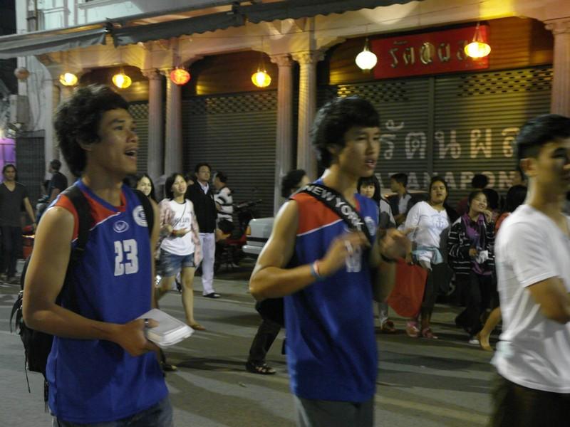 หนุ่มๆเชียงใหม่ จากงานลอยกระทง คร๊า