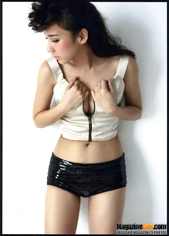 อวดอึ๋ม เซ็กซี่สตาร์ตัวเเม่"อั้ม พัชราภา"!!!!!
