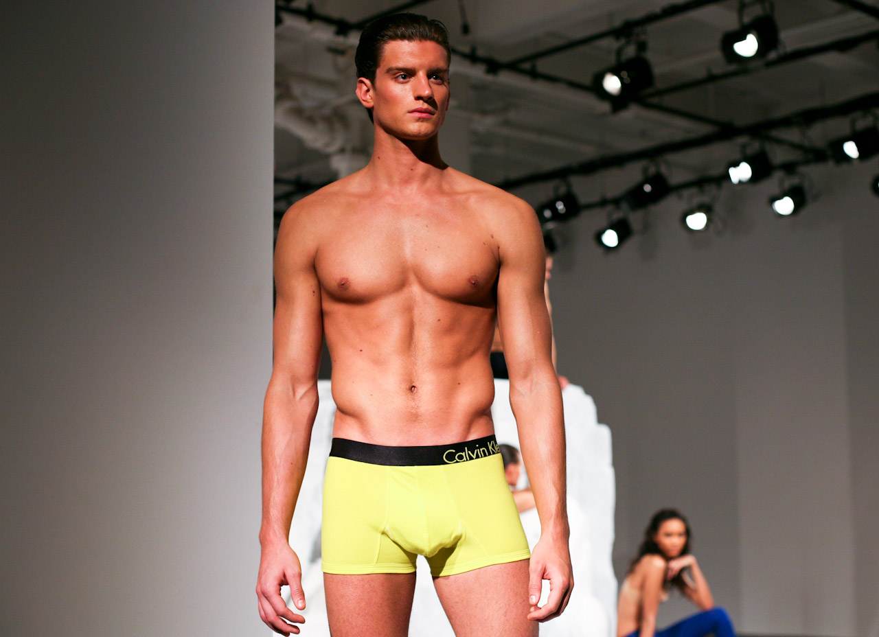 CALVIN KLEIN SPRING 2012 PRESENTATION