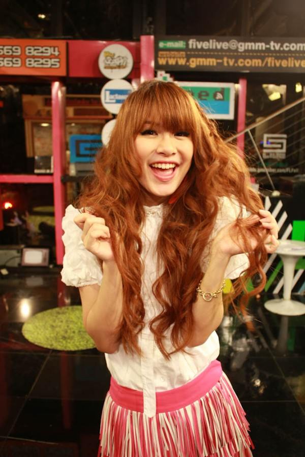 พี่เนย พี่บุ๊ค สองสาวหน้าม้า ผมทองน่ารักกกกก