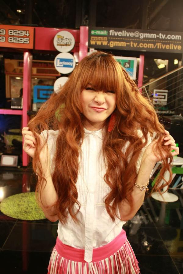 พี่เนย พี่บุ๊ค สองสาวหน้าม้า ผมทองน่ารักกกกก
