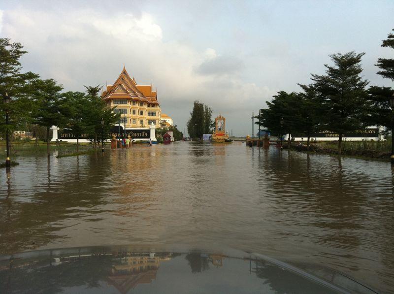 มหาวิทยาลัยมหาจุฬาลงกรณราชวิทยาลัย น้ำท่วม