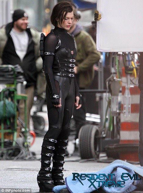 Resident Evil5 ; Retribution ชุดของ Alice ได้แรงบันดาลใจมาจากไหน?