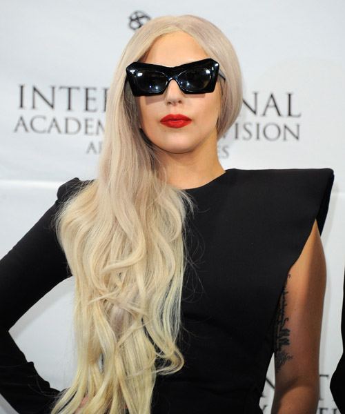 Lady Gaga ที่งาน Emmy Awards 2011