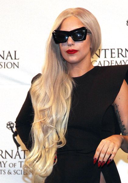 Lady Gaga ที่งาน Emmy Awards 2011