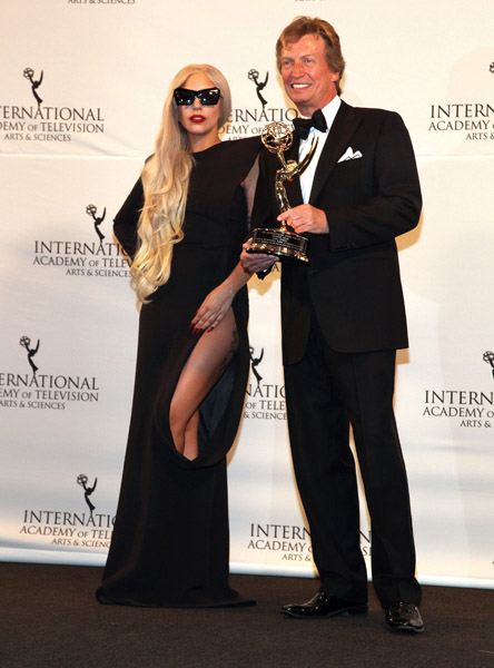 Lady Gaga ที่งาน Emmy Awards 2011