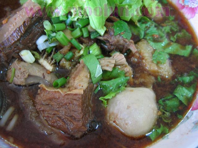 กินก๋วยเตี๋ยวกันค่ะ