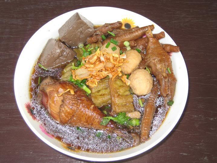 กินก๋วยเตี๋ยวกันค่ะ