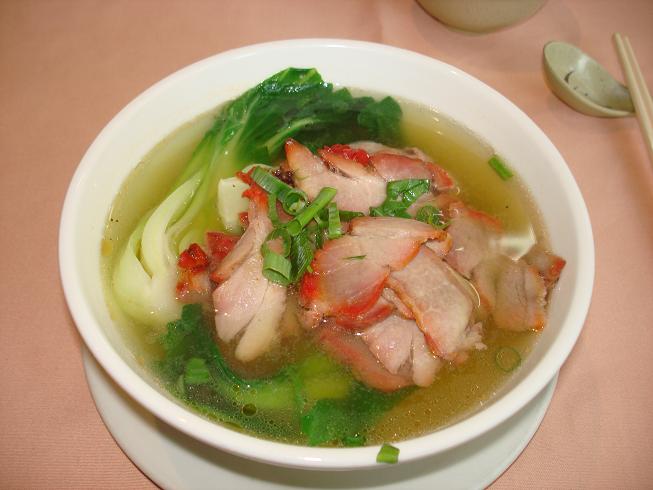 กินก๋วยเตี๋ยวกันค่ะ