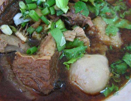 กินก๋วยเตี๋ยวกันค่ะ