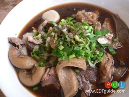 กินก๋วยเตี๋ยวกันค่ะ