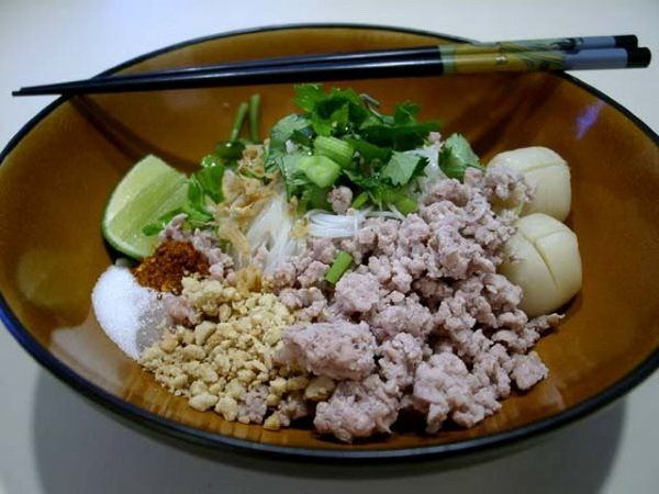 กินก๋วยเตี๋ยวกันค่ะ