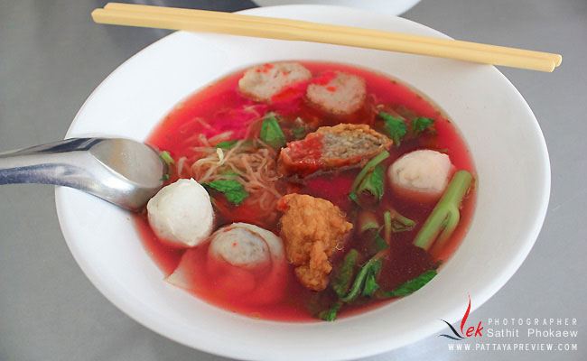 กินก๋วยเตี๋ยวกันค่ะ