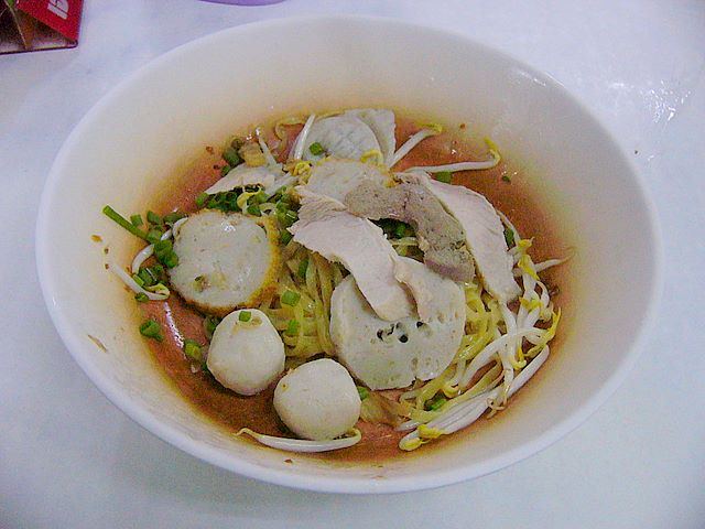กินก๋วยเตี๋ยวกันค่ะ