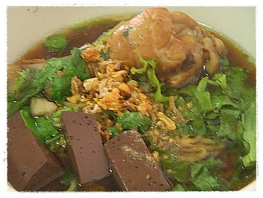 กินก๋วยเตี๋ยวกันค่ะ