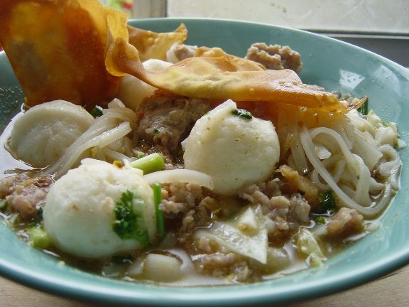 กินก๋วยเตี๋ยวกันค่ะ