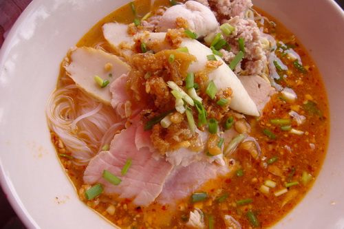 กินก๋วยเตี๋ยวกันค่ะ