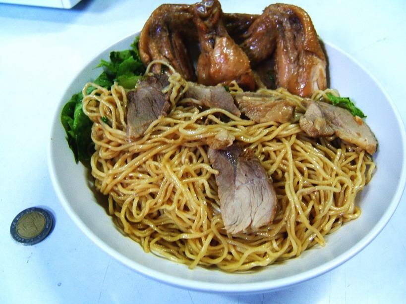 กินก๋วยเตี๋ยวกันค่ะ