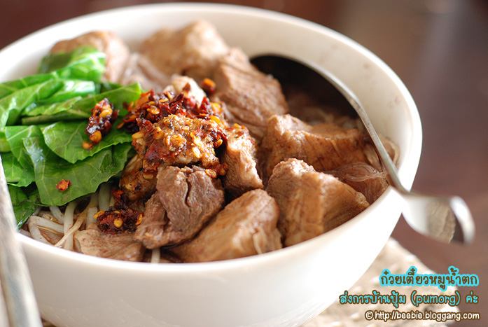 กินก๋วยเตี๋ยวกันค่ะ