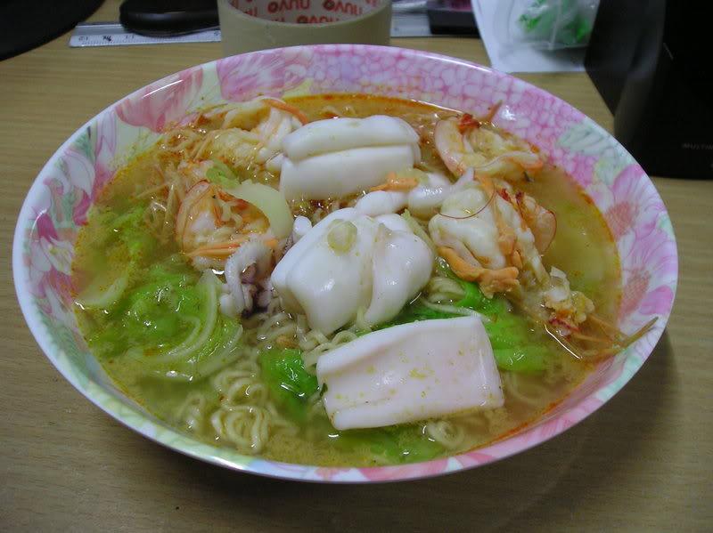 กินก๋วยเตี๋ยวกันค่ะ