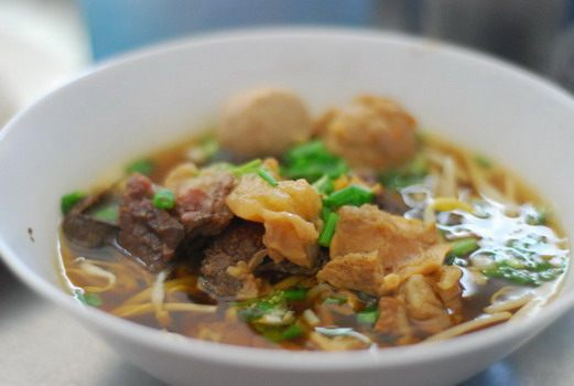 กินก๋วยเตี๋ยวกันค่ะ