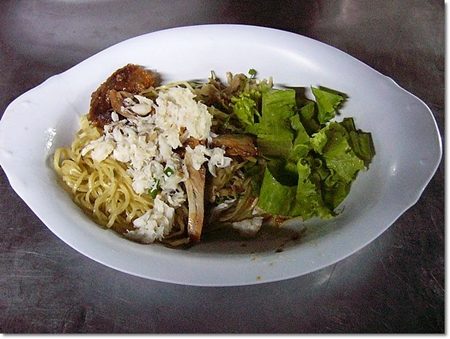 กินก๋วยเตี๋ยวกันค่ะ