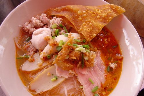 กินก๋วยเตี๋ยวกันค่ะ