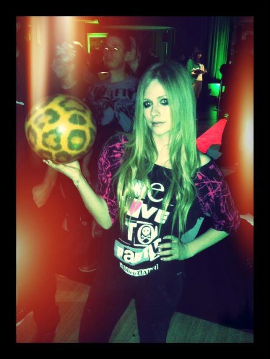 Avril Lavigne See Translation