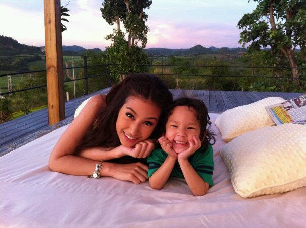 ดารากับเด็ก...น่าเอนดู๊ น่าเอ็นดูค่ะ