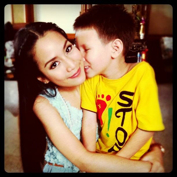 ดารากับเด็ก...น่าเอนดู๊ น่าเอ็นดูค่ะ