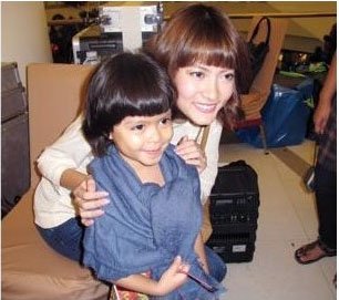 ดารากับเด็ก...น่าเอนดู๊ น่าเอ็นดูค่ะ