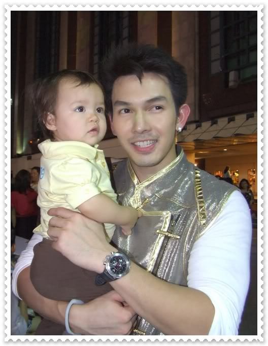 ดารากับเด็ก...น่าเอนดู๊ น่าเอ็นดูค่ะ