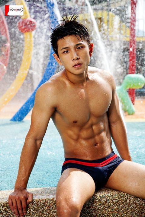 ตี๋หล่อตุงๆ จากเวทีประกวดหนุ่มสิงค์โปร์