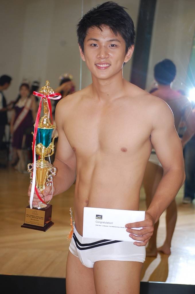 ตี๋หล่อตุงๆ จากเวทีประกวดหนุ่มสิงค์โปร์