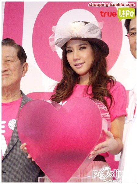 เริ่ดเบาๆสไตส์"อั้ม พัชราภา"ในชุดเสื้อยืดตัวเก๋!!!!!!