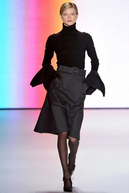 NEW YORK FASHION WEEK: CAROLINA HERRERA FALL 2011