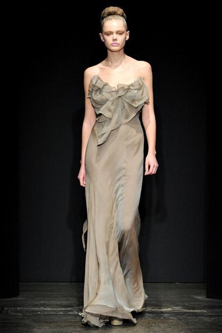 NEW YORK FASHION WEEK: DONNA KARAN FALL 2011
