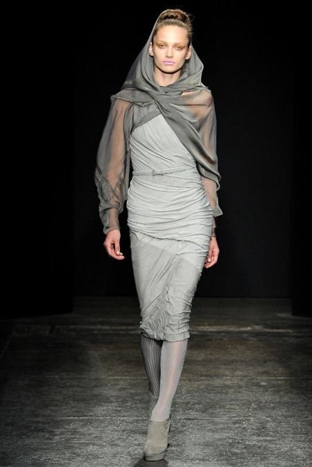 NEW YORK FASHION WEEK: DONNA KARAN FALL 2011