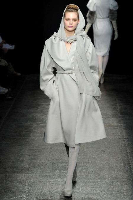 NEW YORK FASHION WEEK: DONNA KARAN FALL 2011