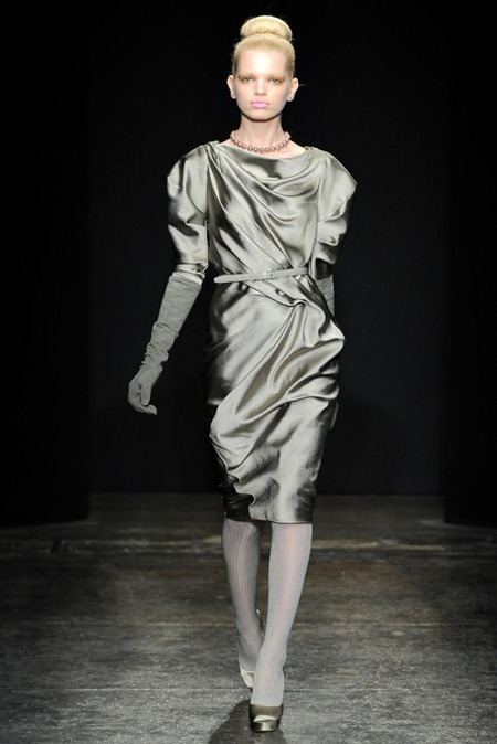 NEW YORK FASHION WEEK: DONNA KARAN FALL 2011